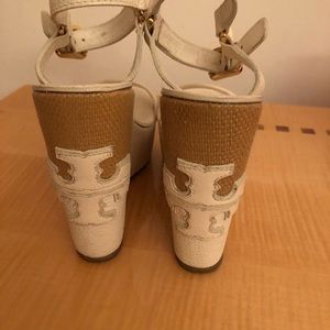 Pebble leather Tory Burch wedge sandal